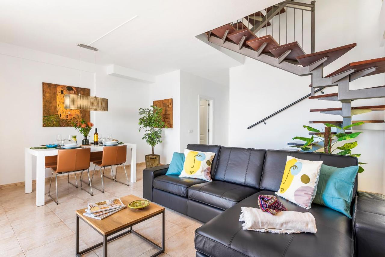 Beachfront Triplex With Swimming Pool & Parking Radazul Exterior photo